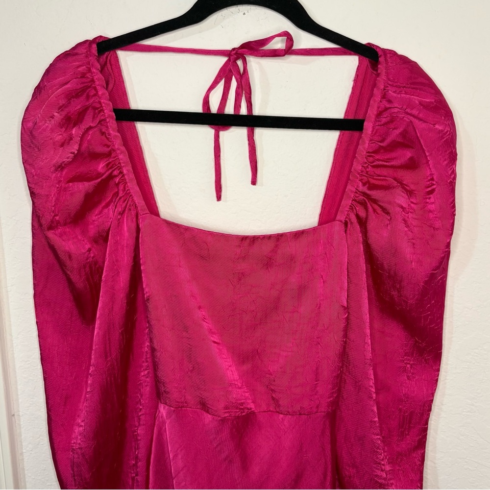 Lovers + Friends Azusa mini dress in berry pink satin crinkle fabric size small - Picture 4 of 12